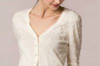 06 neutral V-neck cardigan detailed with pearls for a classic yet modern look
