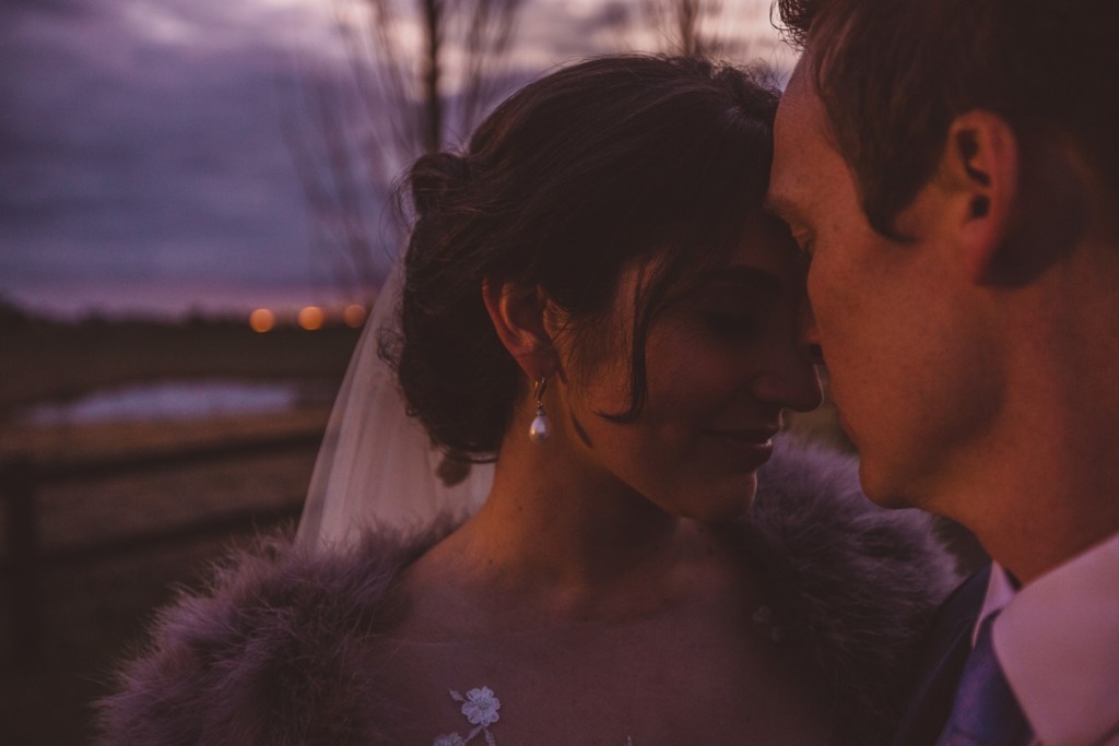 This wedding is all about winter elegance and coiness, get inspired