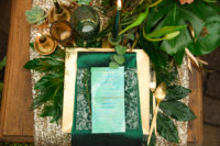 10 The place setting was made with gold, acryl, emerald and gold cutlery