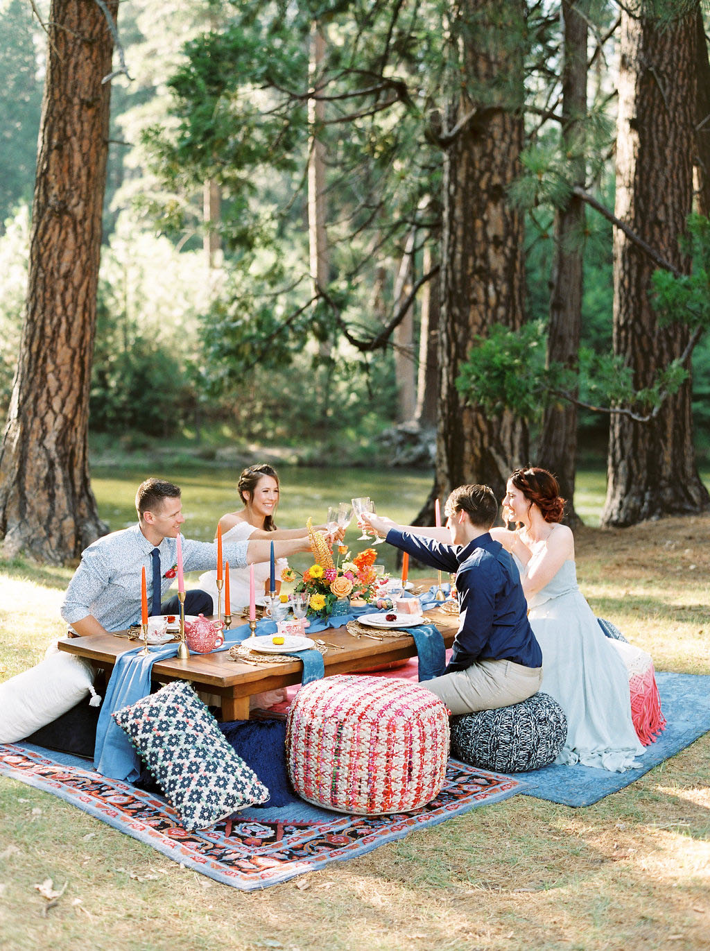 What a perfect outdoor setting for a picnic