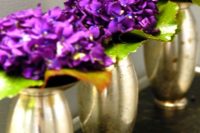 18 simple centerpieces with gold vases and purple hydrangeas can be easily DIYed