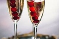 25 champagne with cranberries can be a signature cocktail for your wedding
