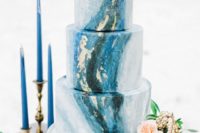 29 an indigo and gold leaf wedding cake and indigo candles for an accent