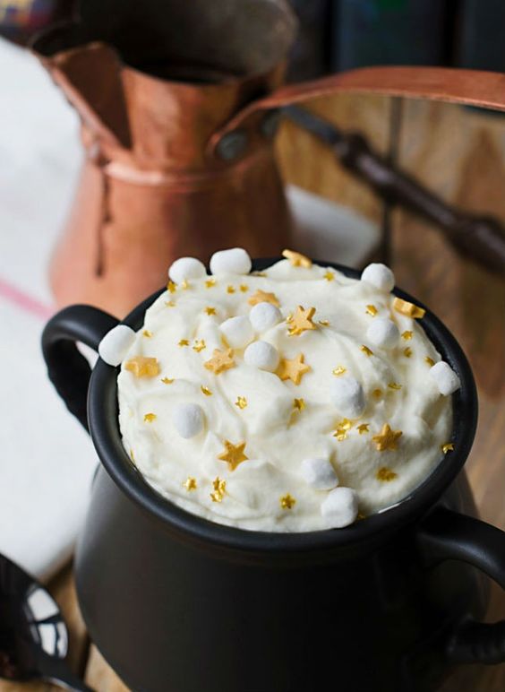 butterbeer hot chocolate is a magical idea for your themed wedding
