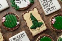 LOTR-themed wedding cookies are great for any fantasy wedding, they can double as wedding favors