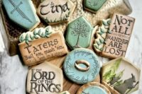 glazed cookies with LOTR motifs are amazing for those who are having a fantasy wedding, they can be perfect favors