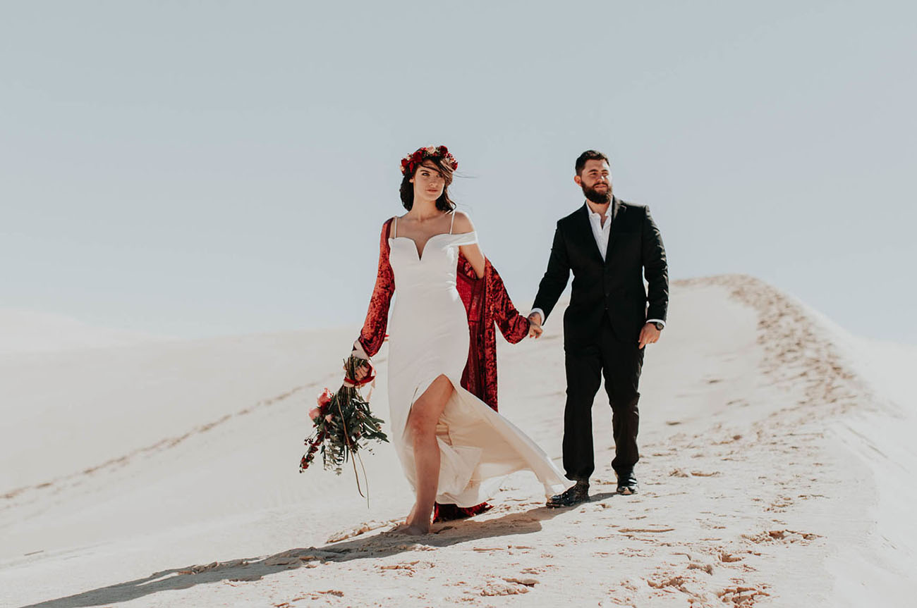 This boho desert elopement shoot will be a great source of inspiration for all the couples that want to elope