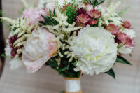 03 The wedding bouquet was simple and rustic, with blush, neutral and burgundy touches