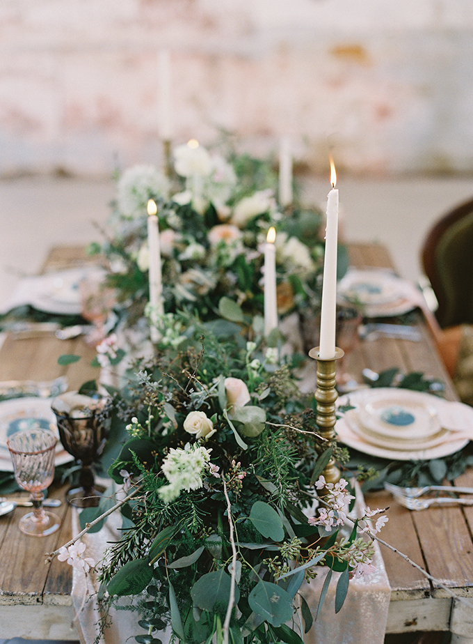 Look at this perfect textural green table runner with some blooms and candles, it's perfect