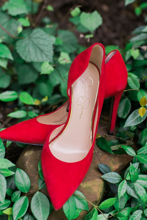 exquisite red suede heels for the wedding will help to make a colorful accent