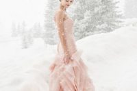 13 pink strapless Vera Wang wedding dress to stand out in the white snow