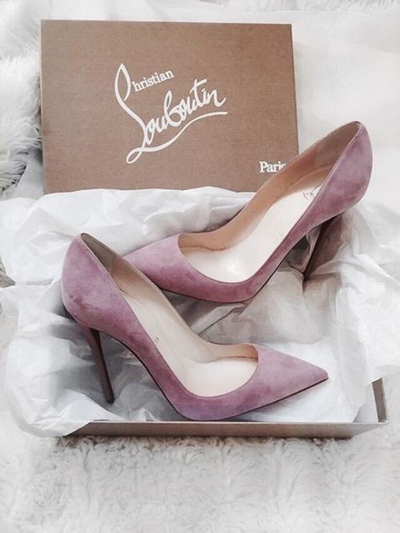 mauve suede wedding shoes for a gorgeous and feminine wedding look
