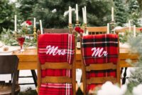 21 plaid scarves with Mr and Mrs letters for highlighting the couple’s chairs