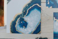 26 geode and gem-inspired wedidng invitation suite in shades of blue and gold for a trendy feel