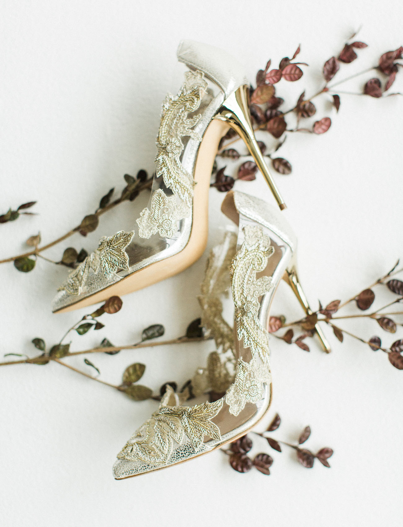 The bridal shoes were gold lace stiletto heels by Oscar De La Renta, they look really wow and stunning