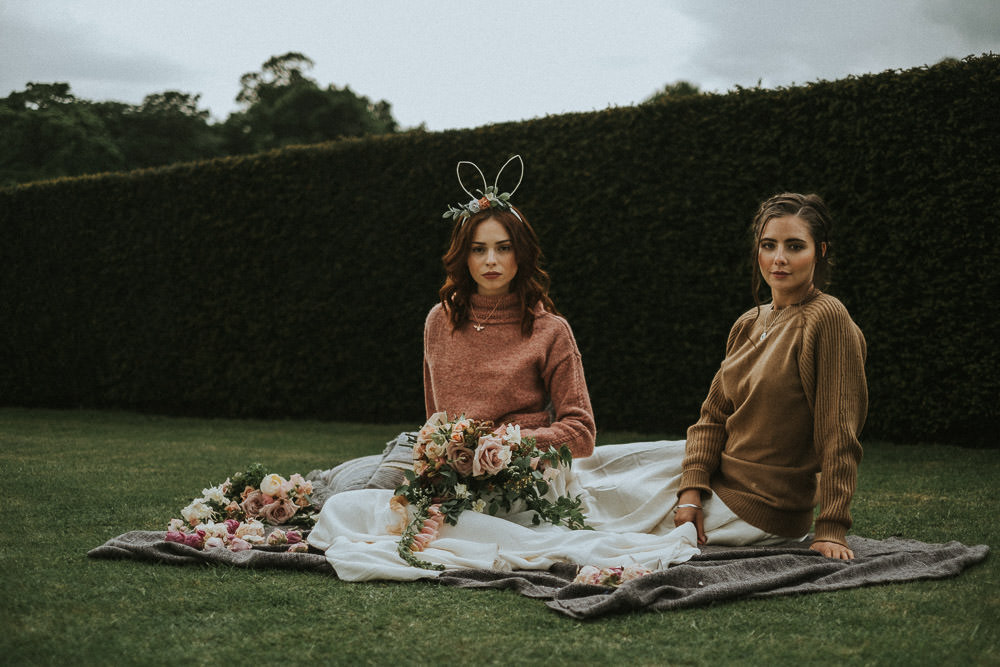 The brides covered up with a pink and an ocher sweater, and look at these pretty bunny ears with blooms attached