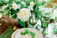 07 Green napkins, glasses, a fresh greenery and white bloom centerpiece were the base of the table decor
