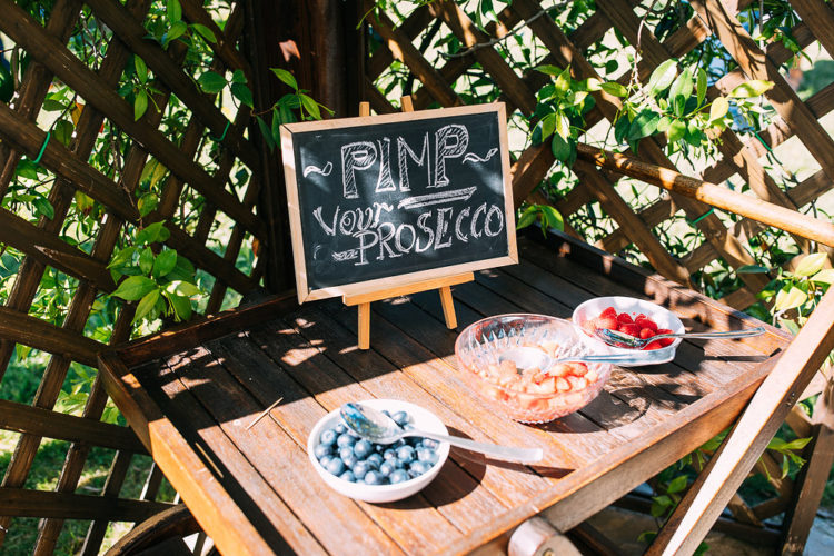 What a wedding in Italy without a prosecco bar