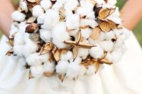 09 a gorgeous cotton wedding bouquet will help you stand out and will look super cozy and cute