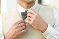 12 a neutral knit vest for a 1920s inspired groom’s look is a gorgeous idea to look chic