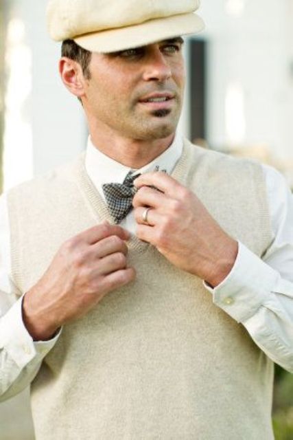 a neutral knit vest for a 1920s inspired groom's look is a gorgeous idea to look chic