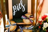 16 pies with plaid ribbons are another cute idea for Christmas wedding favors
