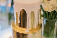 21 a gold metallic wedding cake with white chocolate dripping for a trendy glam winter wedding