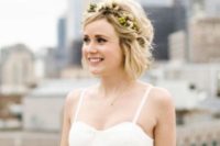 21 short wavy hair with a volume and a fresh floral headband as a cute accessory