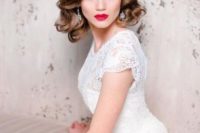 24 curly wedding hair looks very cute, chic and feminine, and will fit many bridal styles