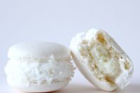 25 fluffy macarons using almonds remind of fluffy snow and will be a great fit for a winter wedding
