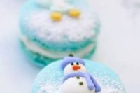 30 turquoise macarons with funny snowmen are ideal for dessert tables and as wedding favors