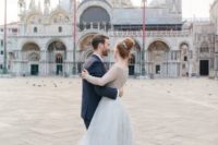 03 dance at Piazza San Marco to make your wedding impressions unforgettable