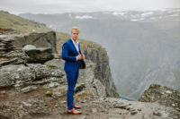 05 The groom was wearing an electric blue suit and amber shoes