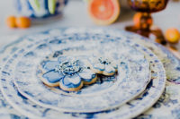 The blue china and matchin blue floral cookies were a great match and looked very cool