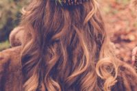 07 if you are a woodland bride, why not incorporate a pinecone into your hairstyle