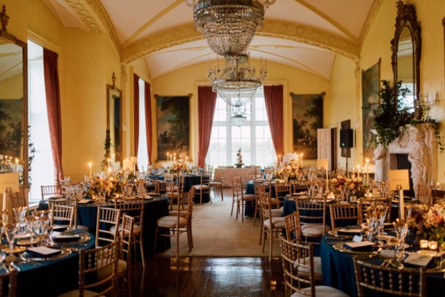 The reception space was refined, with authentic artworks and a large fireplace