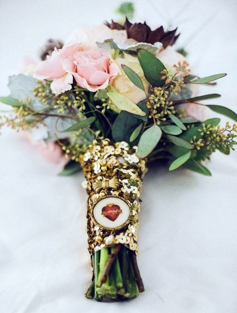 a gold sequin bouquet wrap and a heart hanging for a glam bouquet