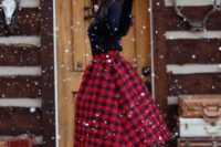 21 a plaid skirt, black heels and a black top will give you a Christmas-like look