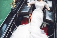 23 show off your wedding dress in a gondola – what can be more unique than that
