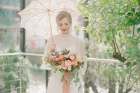 09 Why not add a parasol to make the bridal look more exquisite