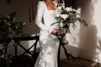 a modern plain mermaid wedding dress with a square neckline, puff sleeves and a train is a stylish solution for a modern bride