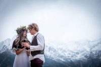 01 This wedding shoot is inspired by the Italian Alps’ traditions and wildberries that you may find in the woods