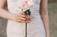 minimalist spring wedding bouquet