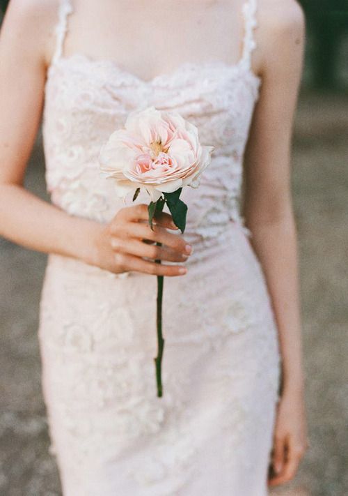 a single blush bloom wedding bouquet is a romantic and chic idea