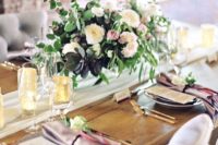 05 a cool tablescape with purple napkins, gilded touches and a moody floral centerpiece of blush and white blooms and greenery
