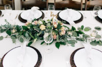 09 The tables were decorated in a chic and refreshing way, with lush florals and wicker chargers