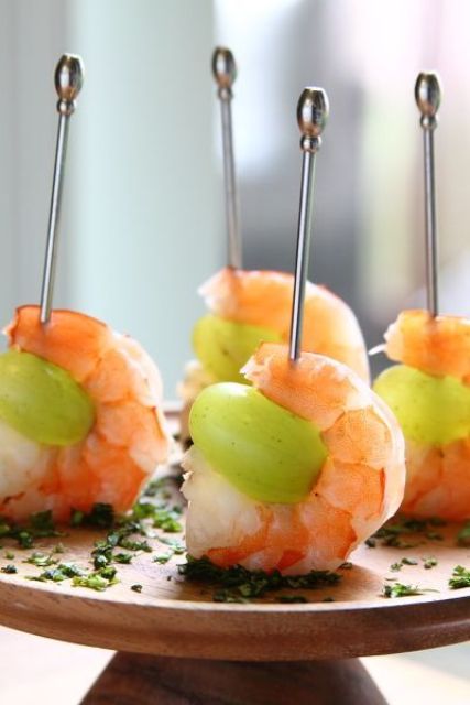 drunken grapes with wine poached shrimps on skewers is a great idea for sea food fans