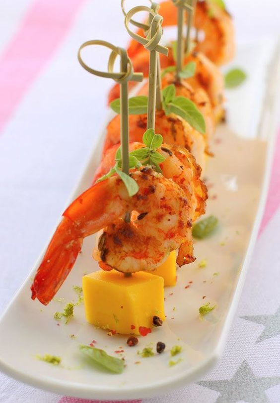 spicy shrimps with pieces of cheese are a great idea that always works