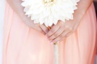 minimalist dahlia bouquet