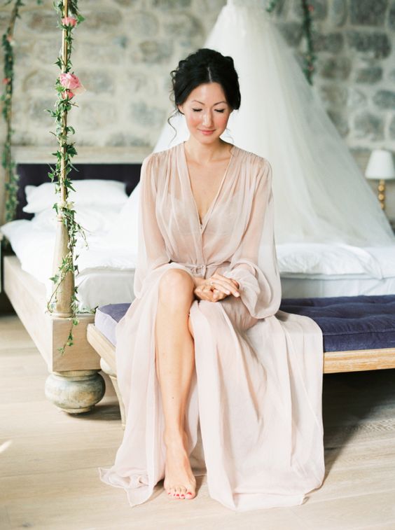 a midi sheer blush bridal robe with long sleeves looks wow and stands out with its tender yet unusual for a bride color